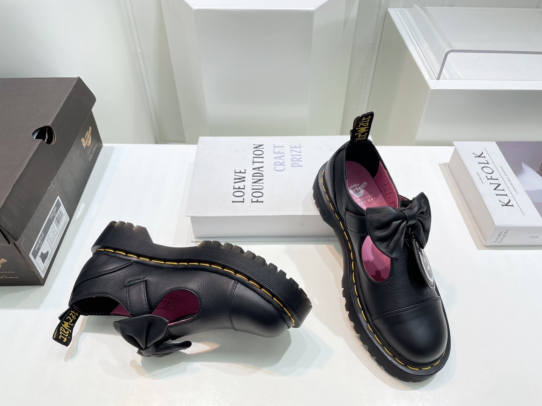 Danish Design: Dr. Martens Autumn Shoes with Thick Delaford Soles - 图片 7