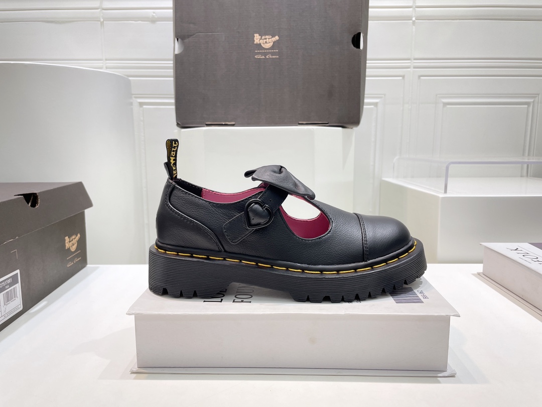 Danish Design: Dr. Martens Autumn Shoes with Thick Delaford Soles - 图片 5