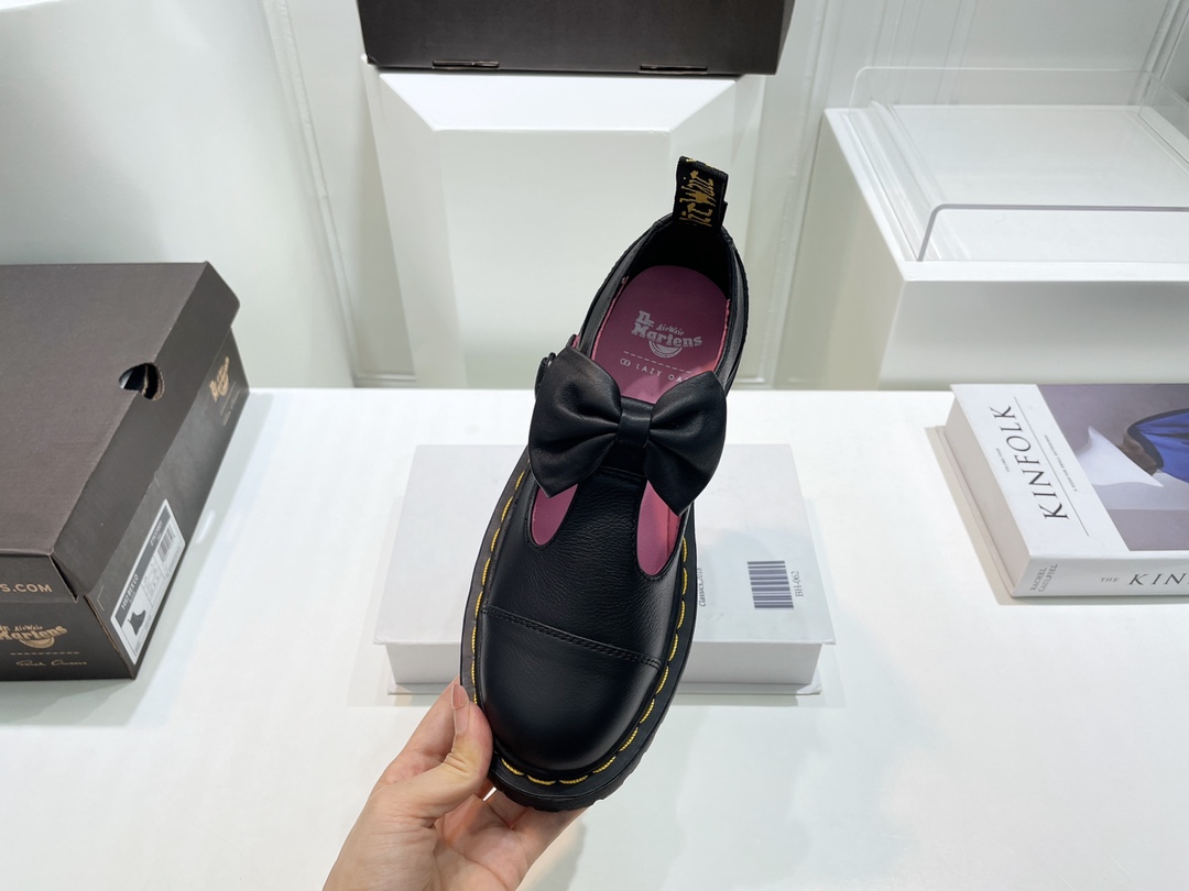 Danish Design: Dr. Martens Autumn Shoes with Thick Delaford Soles - 图片 6