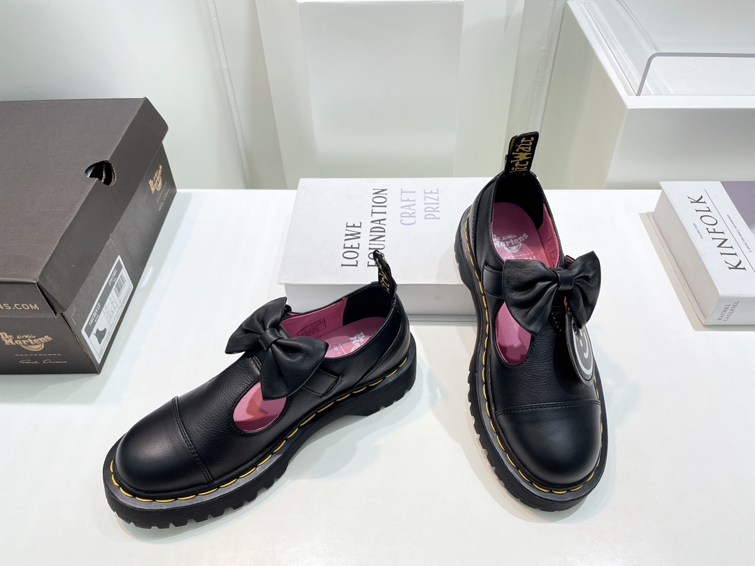 Danish Design: Dr. Martens Autumn Shoes with Thick Delaford Soles - 图片 3