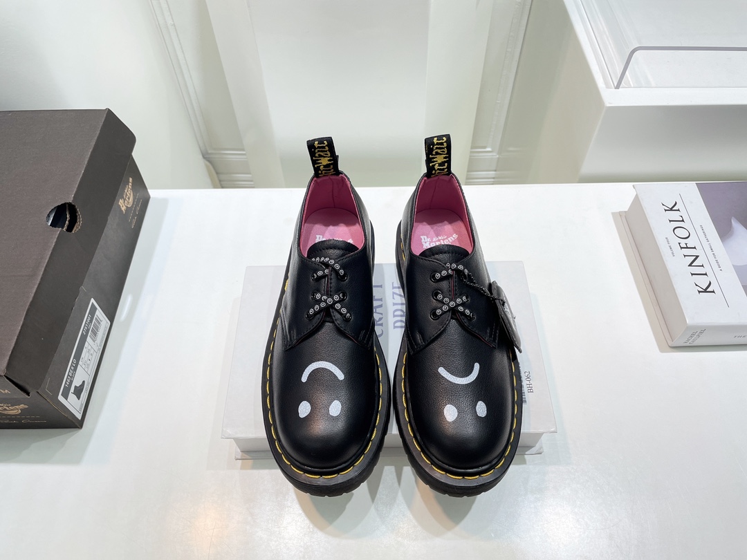 “Delaford Shoes: Dr. Martens Autumn Bang Series 2022, 700 Quid Monopoly Top Edition”