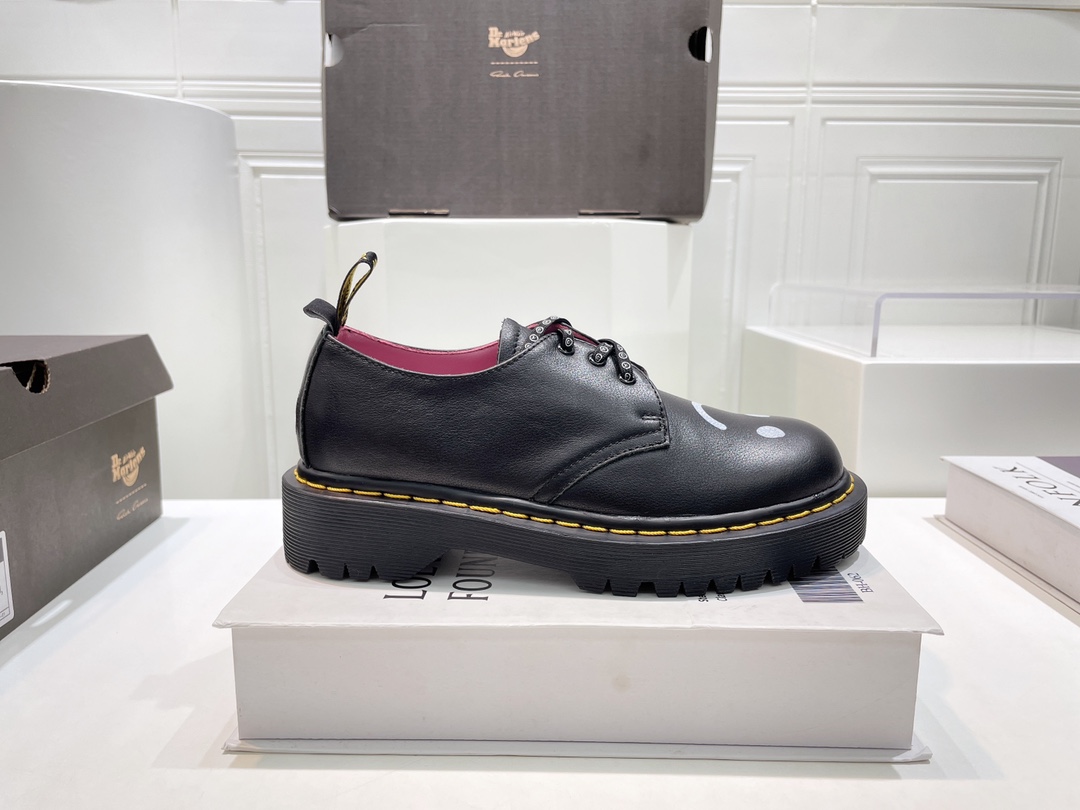“Delaford Shoes: Dr. Martens Autumn Bang Series 2022, 700 Quid Monopoly Top Edition” - 图片 5