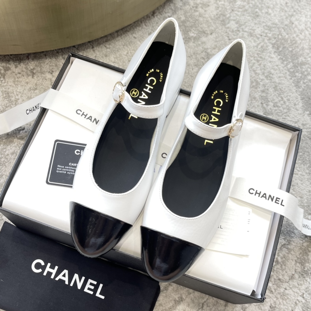 CHANEL Mary Jane сандалии подиумная модель подкладка из овечьей кожи подошва из натуральной итальянской кожи подчеркивает белизну и элегантность