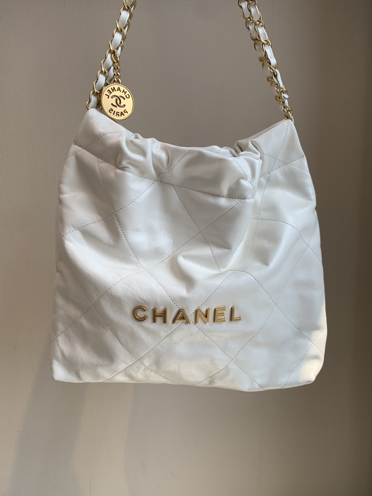 CHANEL Очень вместительная сумка с состаренным логотипом, кожа от оригинального производителя, стёганый узор, сумка года, шоппер, импортная коровья кожа