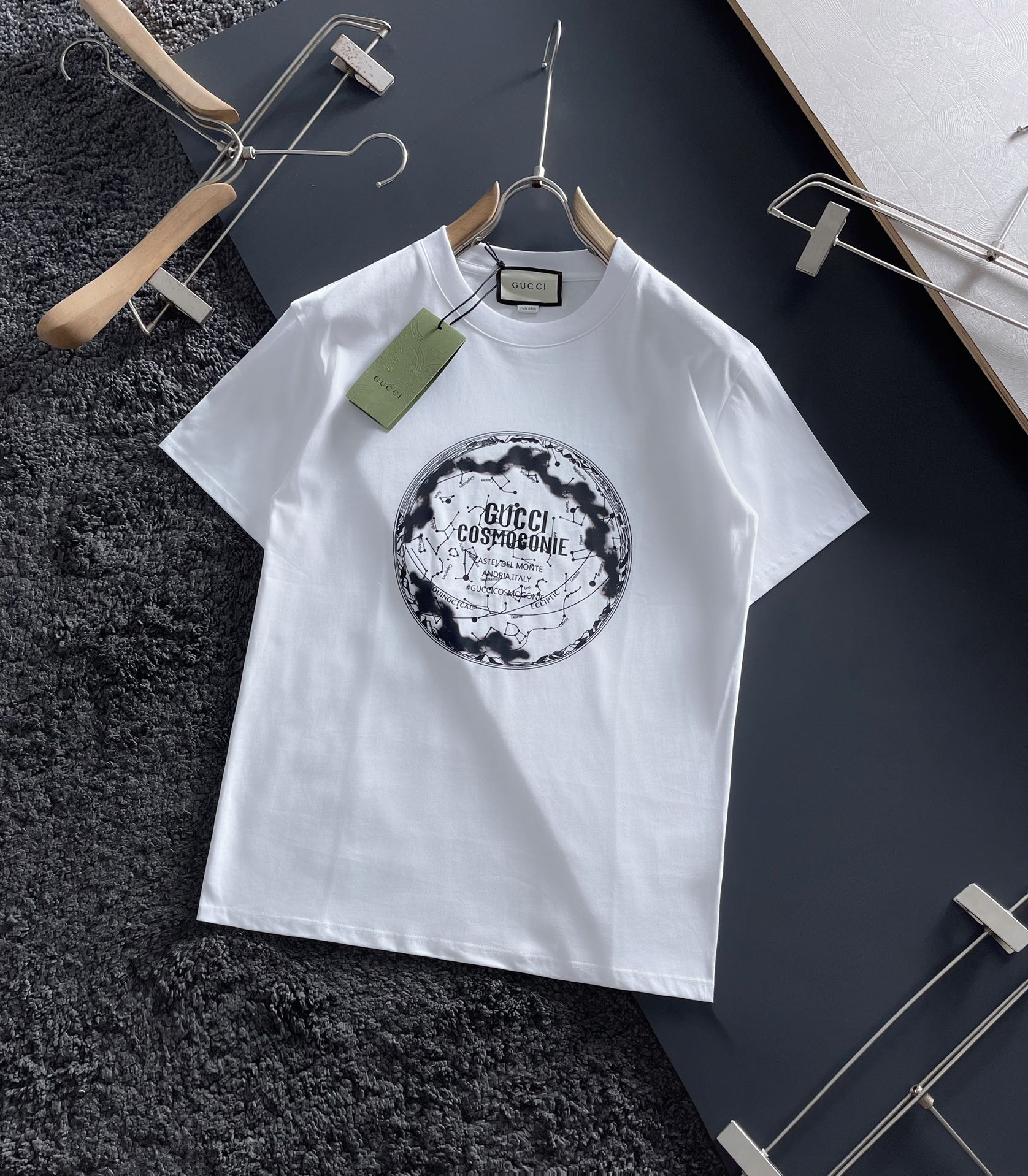 Camiseta de manga corta de cuello redondo de la última colección de GUCCI, sincronizada con la web oficial, tejido de a…