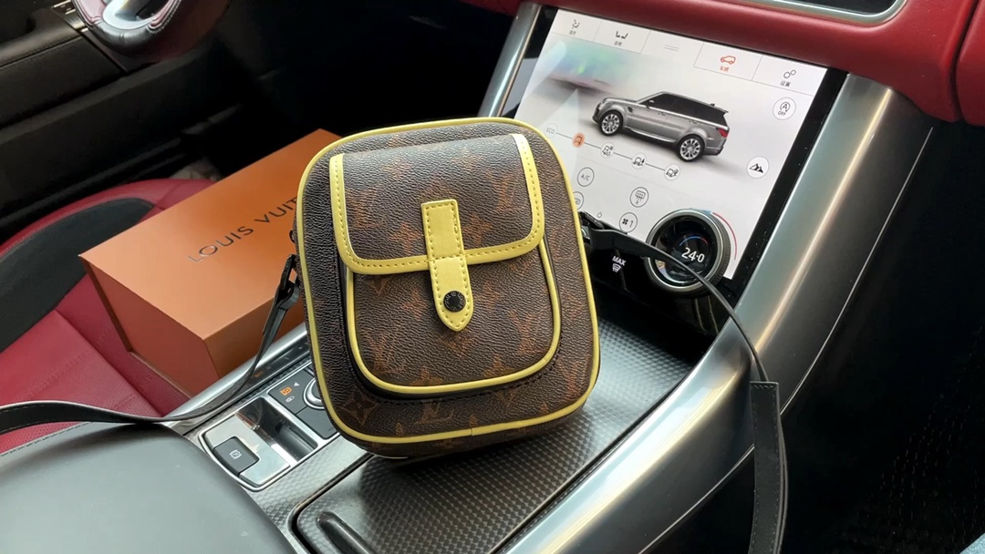 Louis Vuitton 路易威登 LV  相机包 实拍 配：折叠礼盒