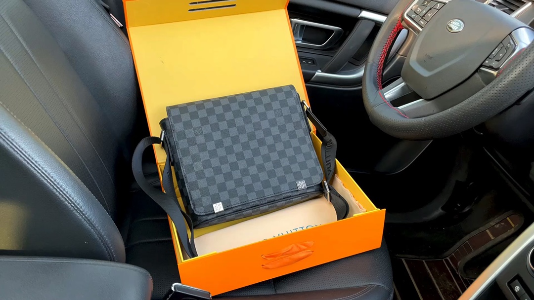 Louis Vuitton 路易威登 LV  邮差包