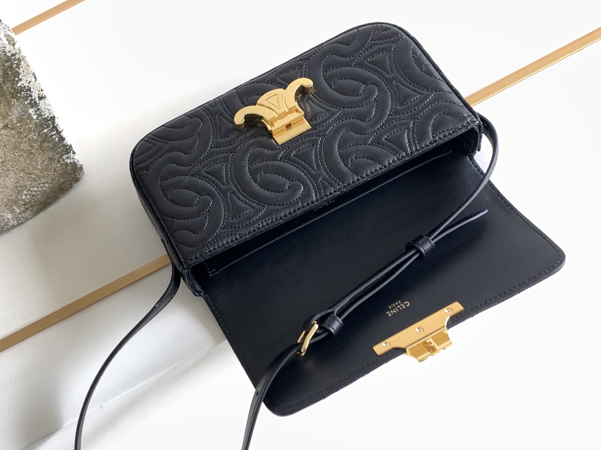 CELINE赛琳最新款绗缝限定凯旋门腋下包194143