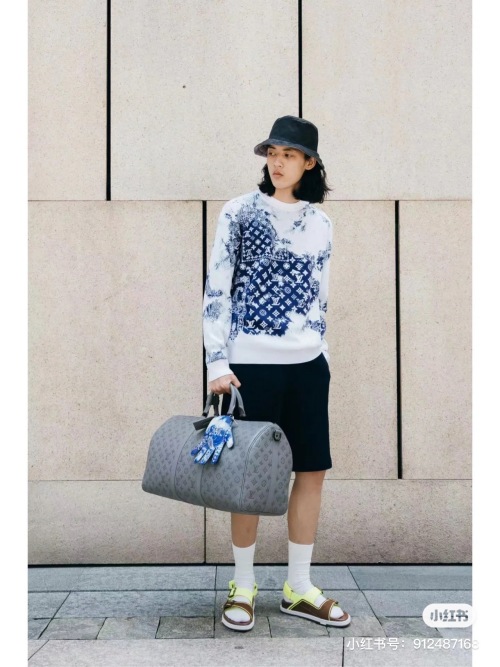 Louis Vuitton Classic Paisley Crewneck Sweatshirt - Unisex, Relaxed Fit 1 Louis Vuitton Classic Paisley Crewneck Sweatshirt - Unisex, Relaxed Fit
