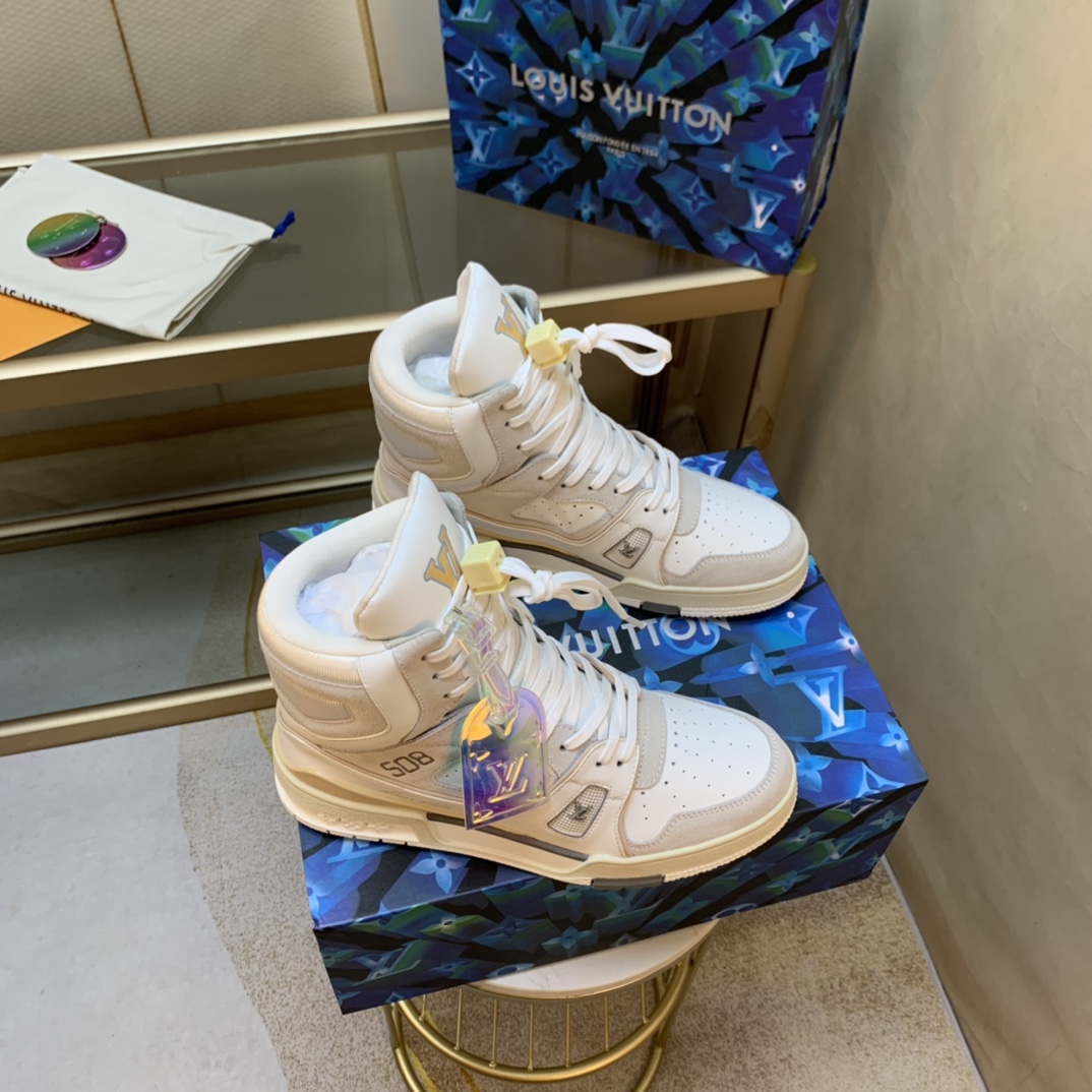 Louis Vuitton Louis*Vuitto* LV trainer 走秀款 《滑板鞋系列》TRAINER 大底和面料私模 绝对下血本费心思的一款鞋子 自Vifgil到来之后而设计的这一系列 每一季度都深受众多粉丝的青睐 TPU 大底 包装