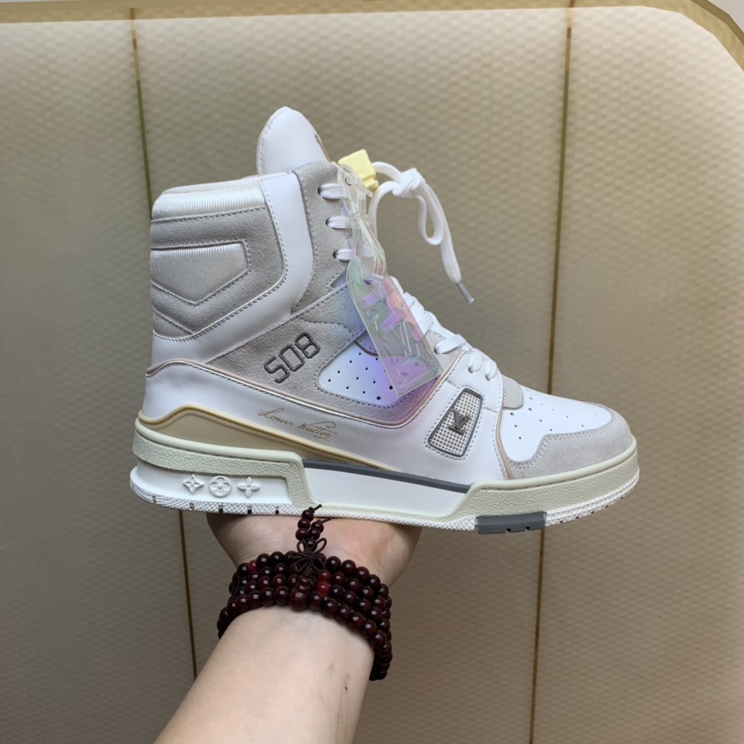 Louis Vuitton Louis*Vuitto* LV trainer 走秀款 《滑板鞋系列》TRAINER 大底和面料私模 绝对下血本费心思的一款鞋子 自Vifgil到来之后而设计的这一系列 每一季度都深受众多粉丝的青睐 TPU 大底 包装