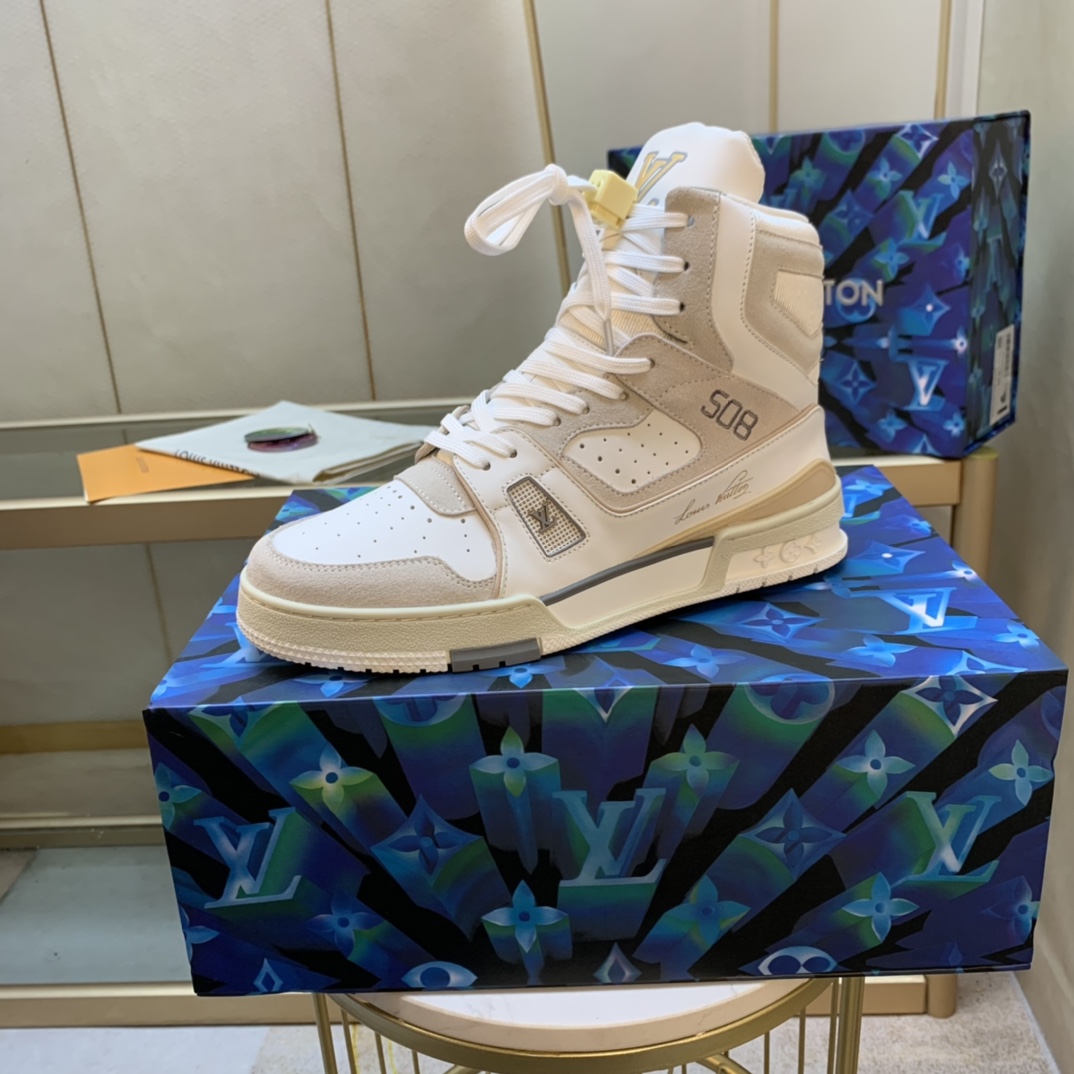 Louis Vuitton Louis*Vuitto* LV trainer 走秀款 《滑板鞋系列》TRAINER 大底和面料私模 绝对下血本费心思的一款鞋子 自Vifgil到来之后而设计的这一系列 每一季度都深受众多粉丝的青睐 TPU 大底 包装
