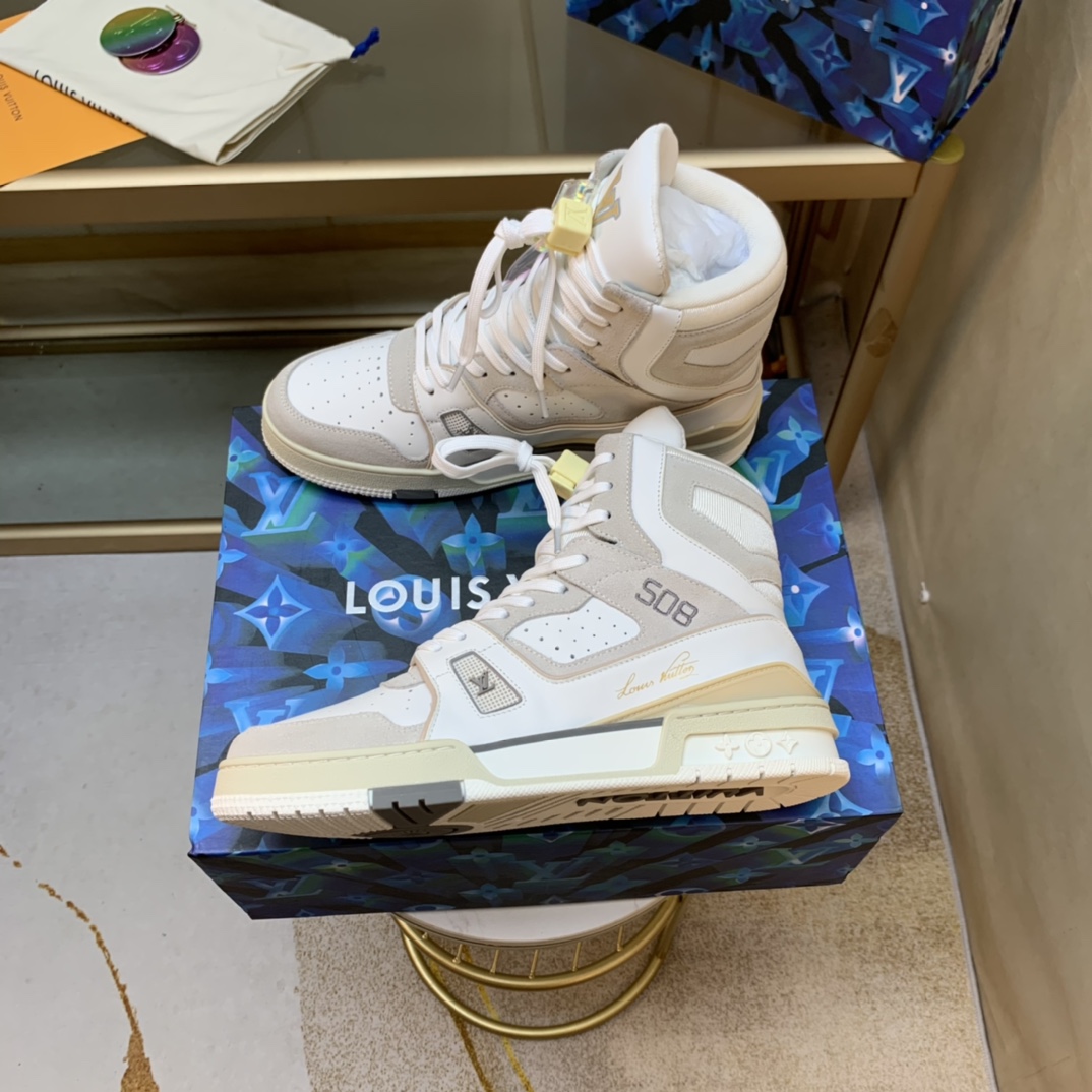 Louis Vuitton Louis*Vuitto* LV trainer 走秀款 《滑板鞋系列》TRAINER 大底和面料私模 绝对下血本费心思的一款鞋子 自Vifgil到来之后而设计的这一系列 每一季度都深受众多粉丝的青睐 TPU 大底 包装