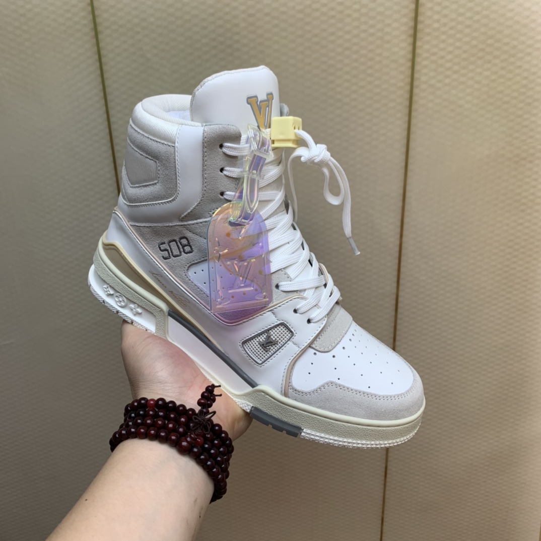 Louis Vuitton Louis*Vuitto* LV trainer 走秀款 《滑板鞋系列》TRAINER 大底和面料私模 绝对下血本费心思的一款鞋子 自Vifgil到来之后而设计的这一系列 每一季度都深受众多粉丝的青睐 TPU 大底 包装