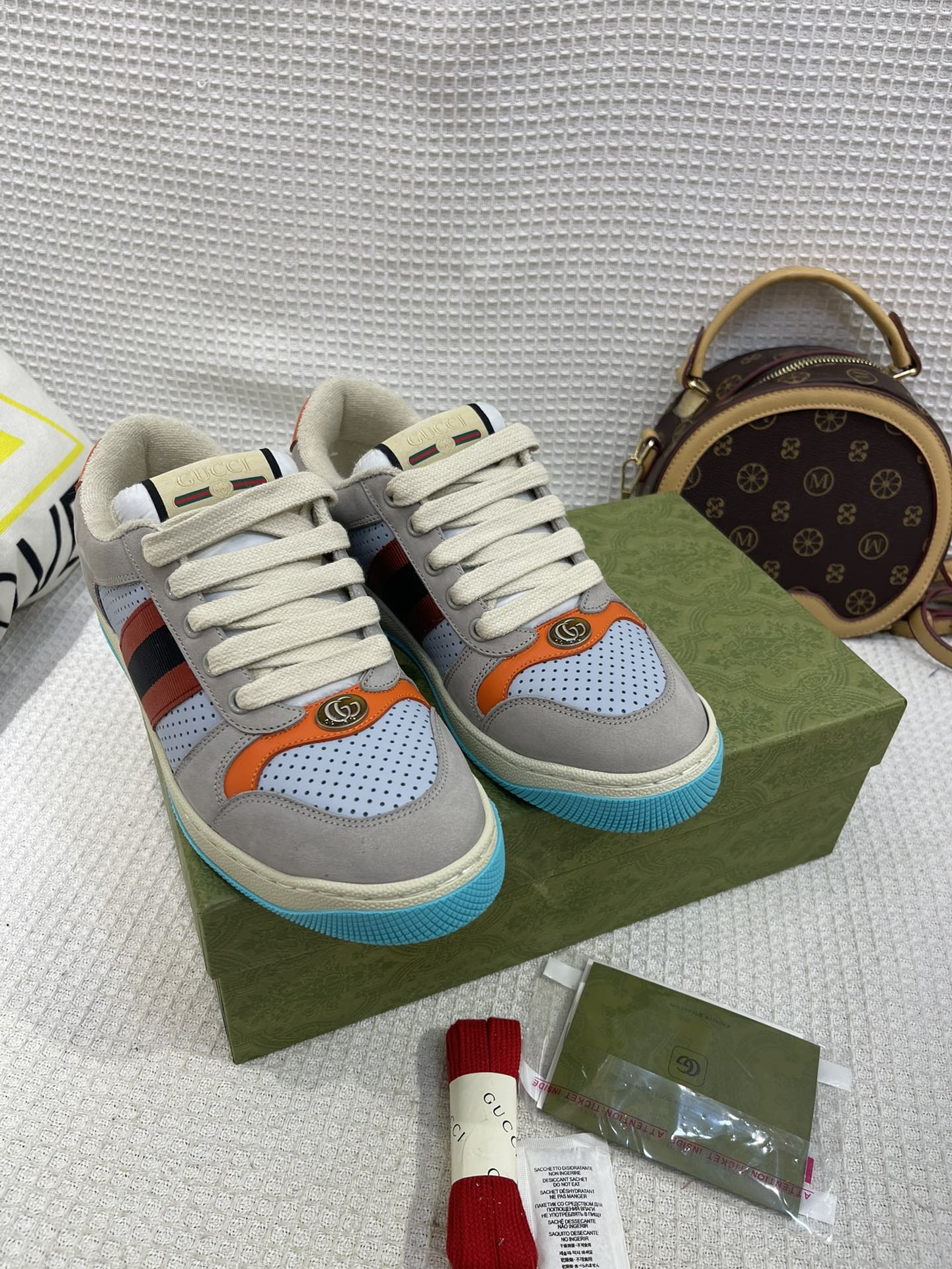 NO:615627,Gucci——Purchase version NFC with code scanning chip High-quality series of distressed dirty shoes-the hottest model of the year is coming!  9 times out of 10, this is a must-have model. New colors are recommended - the ultimate version on the market!  Purchase the original version and develop it... fabric, material, outsole, and details can be compared at will!  The open-moulded and elegant one-to-one replica rhinestone chain...Metal cherry pendant...Metal versatile crystal cylindrical label...Gucci original customized narrow webbing...Super flash series - flash diamond chain. The cherry decoration is detachable and can be changed into two for any combination to highlight your personality. Exclusive color-brushed cowhide fabric. Hand-made distressed is very textured and has a sense of luxury!  The details of the workmanship can be seen in the picture, and no line is missed. The original terry cloth is delicate, soft, more comfortable and breathable, and the private mold is stamped in two colors. Packing process Goodyear hemming method Fabric: Original imported high-quality cloth/silk cowhide Outsole: Original TPU outsole (lower layer is wider, upper layer is narrower) European version matching packaging... Women's 35-40 (34 41 custom-made, non-refundable) Men's 39-44 (38  45 (customized, non-returnable), casual shoes/sports shoes, gucci, sneakers, cowhide19860909Gucci————代购版本 NFC带扫码芯片 高品质系列做旧小脏鞋-年爆款来袭！ 十转九卖必上款 新色加推-市场终极版本！ 购原版开发….面料 材质 大底 细节任意对比！ 开模气质世奇一比一精复刻水钻链.....金属樱桃吊坠……金属百搭水晶圆柱形标……Gucci原版定制窄织带…… 超闪系列—闪钻链.樱桃装饰可拆卸,一变二任意搭配,彰扬个性 专属擦色牛皮面料.手工做旧非常有质感,自带高级感！ 做工细节图可体现,不放过一条线. 原版毛巾布里细腻柔软更舒适透气,私模钢印双色 套包工艺 固特异锁边做法 面料:原版进口高品质布/丝绸牛皮 大底:原版TPU大底(下层宽,上层窄) 欧版配套包装…… 女款35—40（34 41定做不退换） 男款39-44（38 45定做不退换）,休闲鞋/运动鞋,gucci,sneakers,cowhide,Women's Shoes