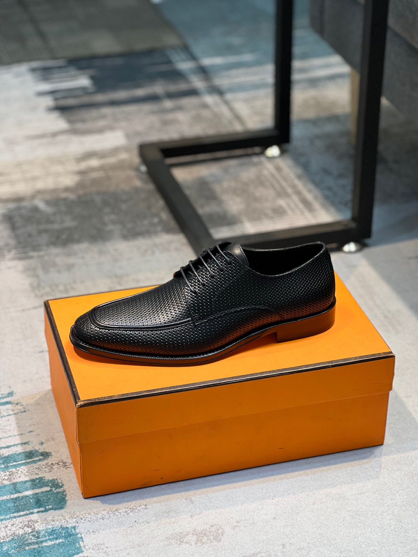 Hermes  爱马仕 ——顶级原单官网同步新品，鞋面采用意大利进口小牛皮，质感超强，内里顶级进口水染小牛里，原版进口真皮大底，进出专柜无压力，欢迎对比真皮大底娇贵，试穿请垫软布，避免影响二次销售