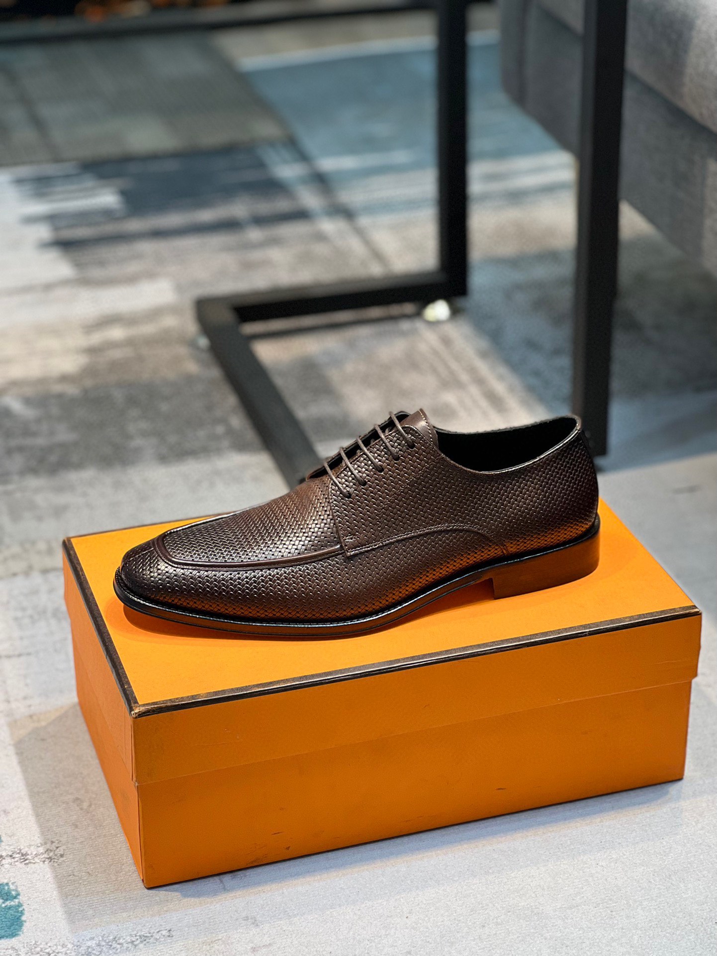 Hermes  爱马仕 ——顶级原单官网同步新品，鞋面采用意大利进口小牛皮，质感超强，内里顶级进口水染小牛里，原版进口真皮大底，进出专柜无压力，欢迎对比真皮大底娇贵，试穿请垫软布，避免影响二次销售