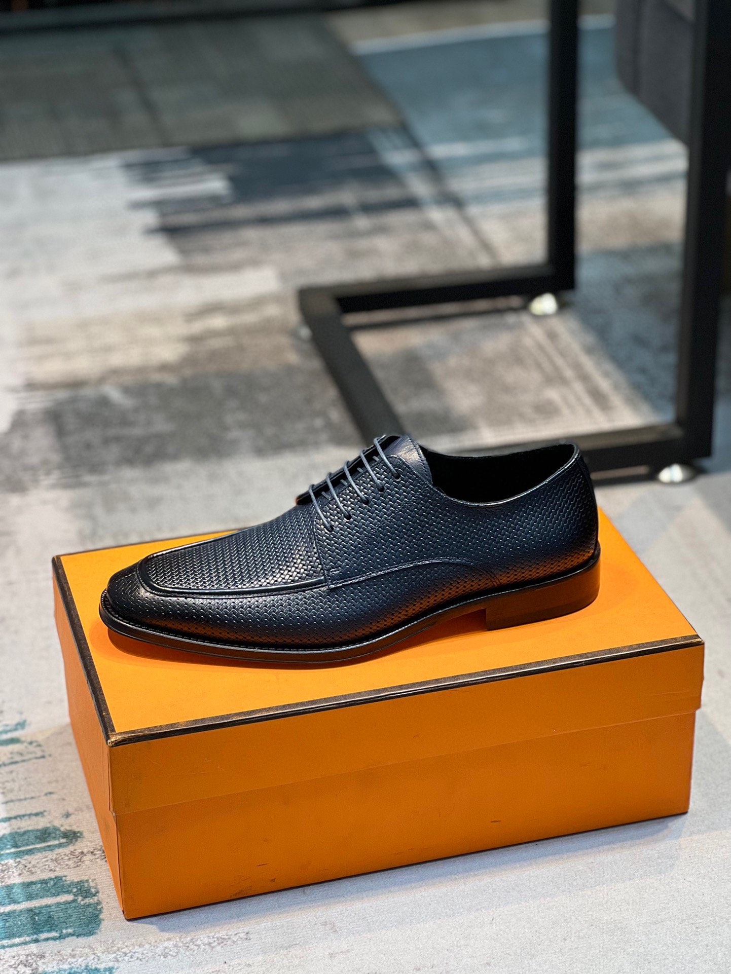 Hermes  爱马仕 ——顶级原单官网同步新品，鞋面采用意大利进口小牛皮，质感超强，内里顶级进口水染小牛里，原版进口真皮大底，进出专柜无压力，欢迎对比真皮大底娇贵，试穿请垫软布，避免影响二次销售