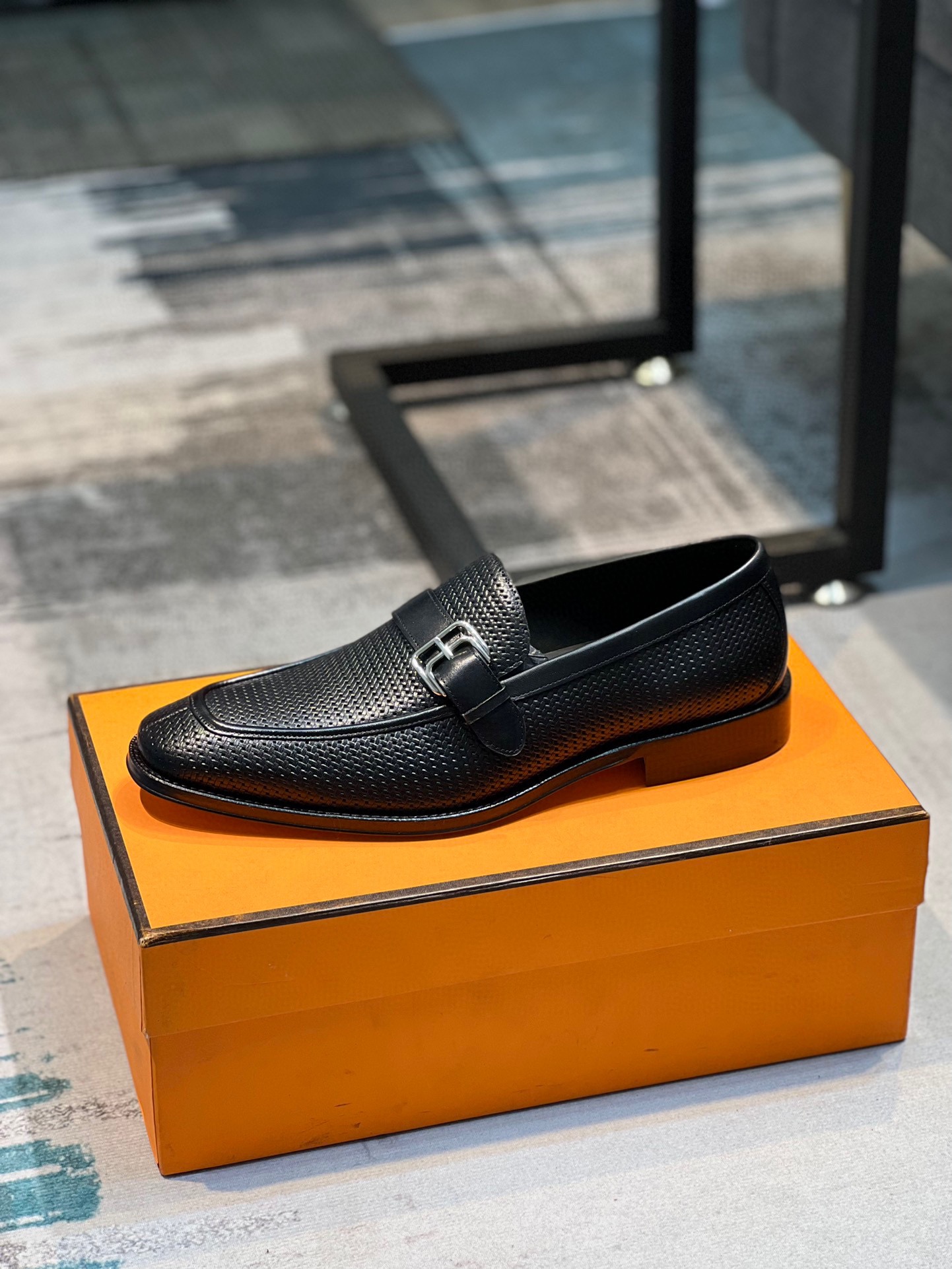 Hermes  爱马仕 ——顶级原单官网同步新品，鞋面采用意大利进口小牛皮，质感超强，内里顶级进口水染小牛里，原版进口真皮大底，进出专柜无压力，欢迎对比真皮大底娇贵，试穿请垫软布，避免影响二次销售