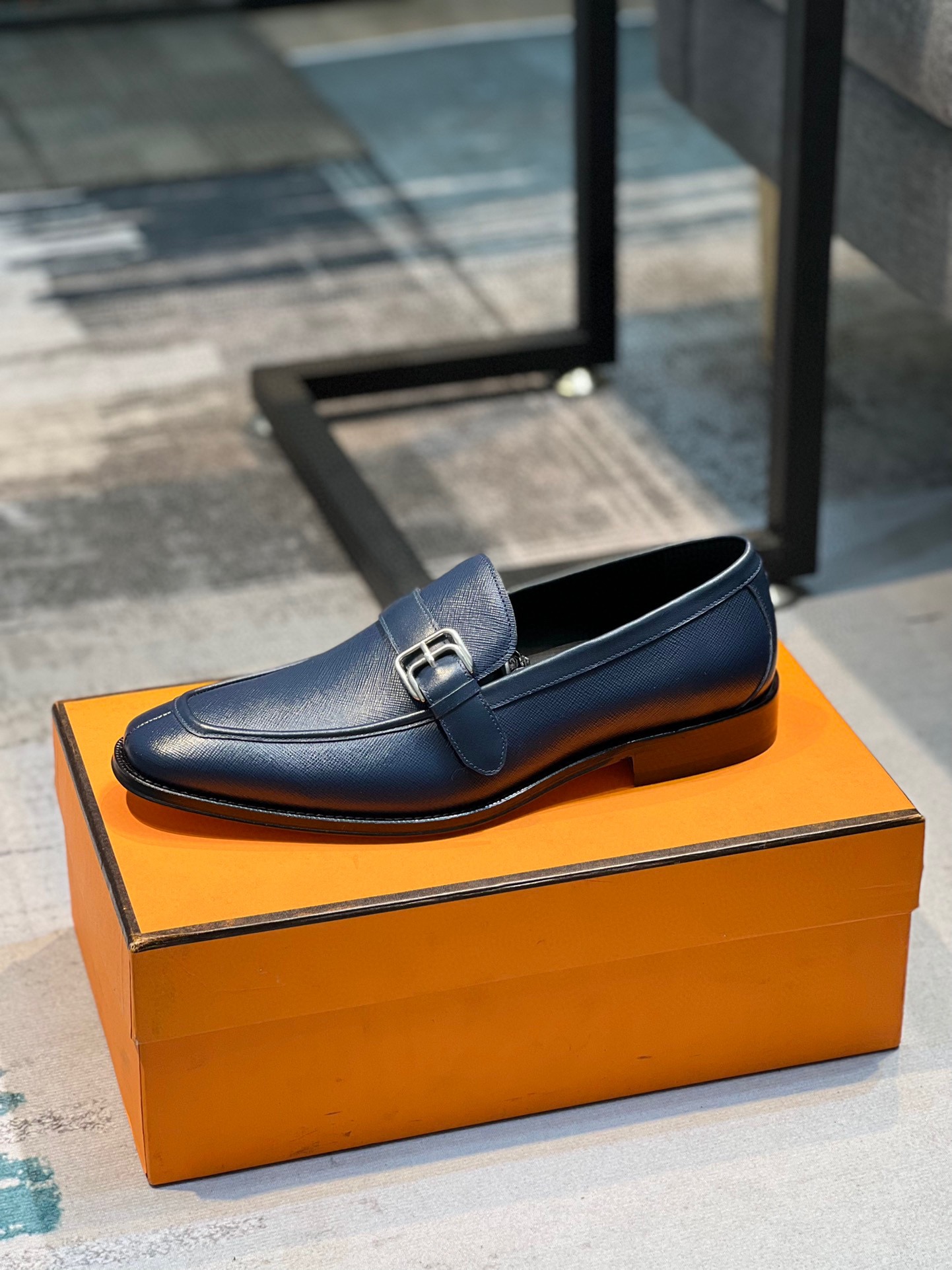 Hermes  爱马仕 ——顶级原单官网同步新品，鞋面采用意大利进口小牛皮，质感超强，内里顶级进口水染小牛里，原版进口真皮大底，进出专柜无压力，欢迎对比真皮大底娇贵，试穿请垫软布，避免影响二次销售