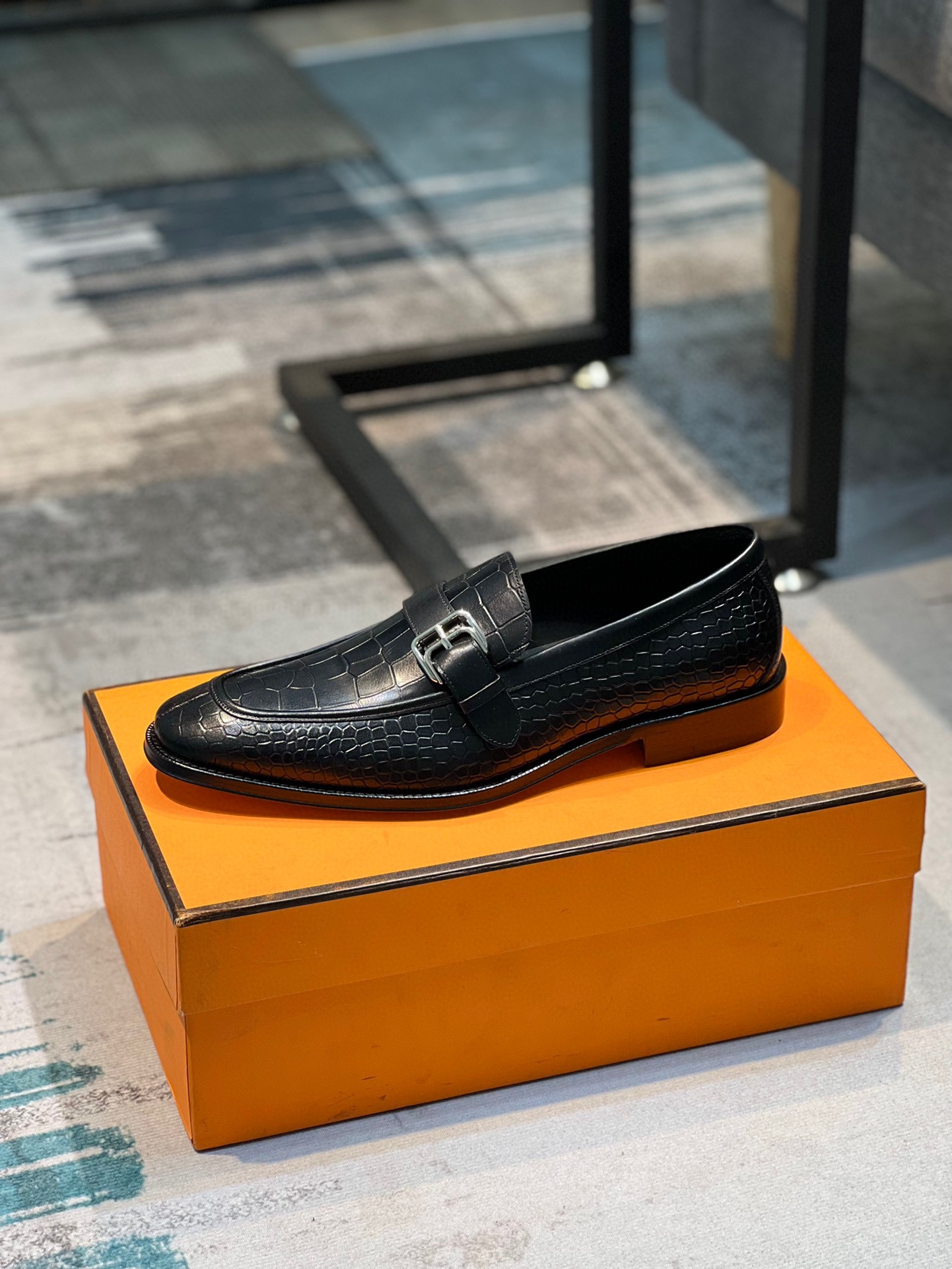 Hermes  爱马仕 ——顶级原单官网同步新品，鞋面采用意大利进口小牛皮，质感超强，内里顶级进口水染小牛里，原版进口真皮大底，进出专柜无压力，欢迎对比真皮大底娇贵，试穿请垫软布，避免影响二次销售