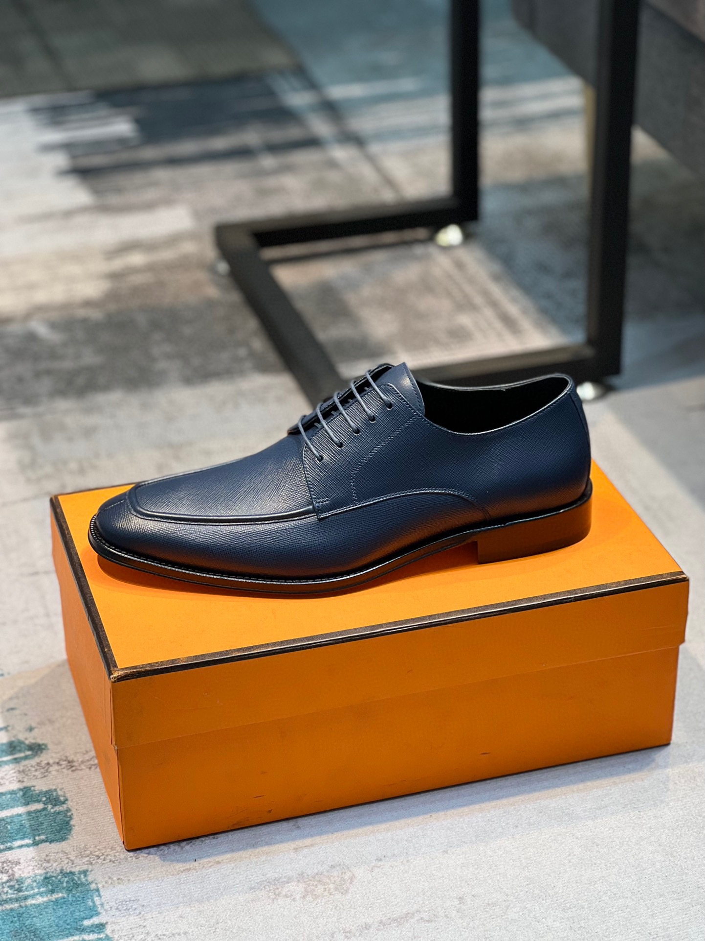 Hermes  爱马仕 ——顶级原单官网同步新品，鞋面采用意大利进口小牛皮，质感超强，内里顶级进口水染小牛里，原版进口真皮大底，进出专柜无压力，欢迎对比真皮大底娇贵，试穿请垫软布，避免影响二次销售