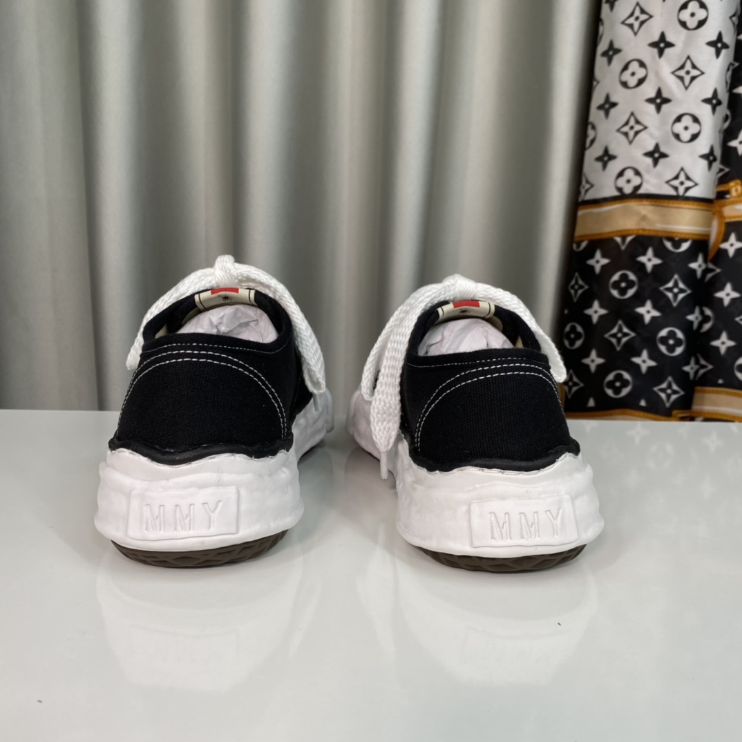 💰330 【MMY】三原康裕溶解鞋，春季新款，品牌订单，原单品质🌈
设计师大胆构思，结合时代潮流气息，完美出炉。超级舒适百搭，全新运动风格设计，堪称完美。众多明星网红为他代言☄️
材质：鞋面原版定制进口莫尼卡布。
内里：进口太空莫尼卡网纱。
大底：原开模钢印EVA组合大底
•┈┈┈┈┈┈★┈┈┈┈┈┈┈•
码数：女35～39（34、40、定做不退换）
            男39～44（38、45、定做不退换）
         全套专柜原包装