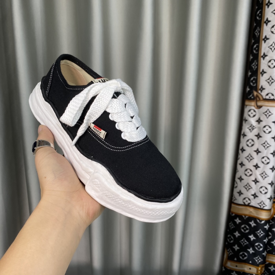 💰330 【MMY】三原康裕溶解鞋，春季新款，品牌订单，原单品质🌈
设计师大胆构思，结合时代潮流气息，完美出炉。超级舒适百搭，全新运动风格设计，堪称完美。众多明星网红为他代言☄️
材质：鞋面原版定制进口莫尼卡布。
内里：进口太空莫尼卡网纱。
大底：原开模钢印EVA组合大底
•┈┈┈┈┈┈★┈┈┈┈┈┈┈•
码数：女35～39（34、40、定做不退换）
            男39～44（38、45、定做不退换）
         全套专柜原包装
