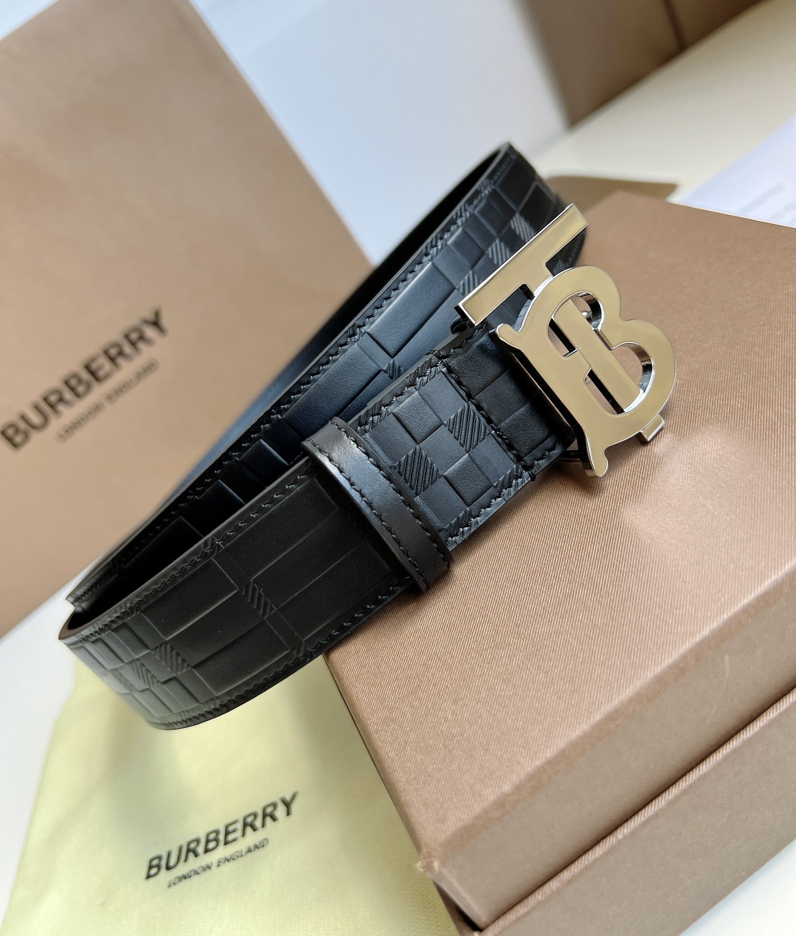 [Burberry Belts]Burberry Italian belt Adopt brand check embossing design Rever