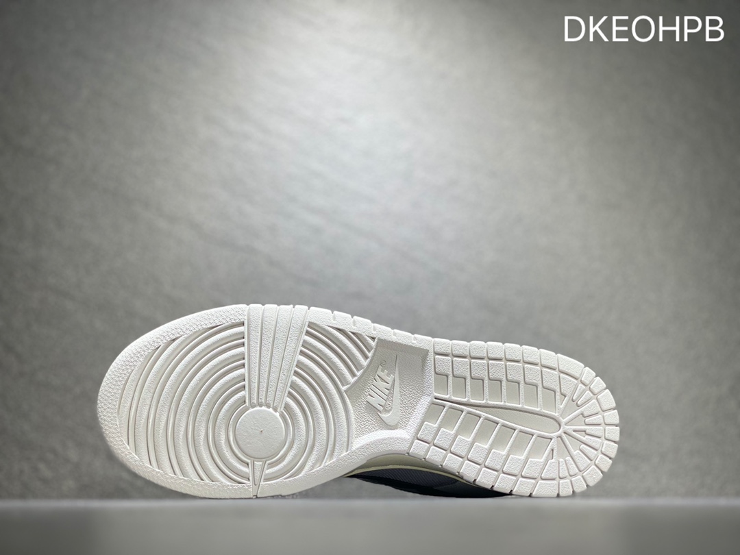 300 NIKE Dunk SB Low 低帮休闲板鞋  DO9776-001