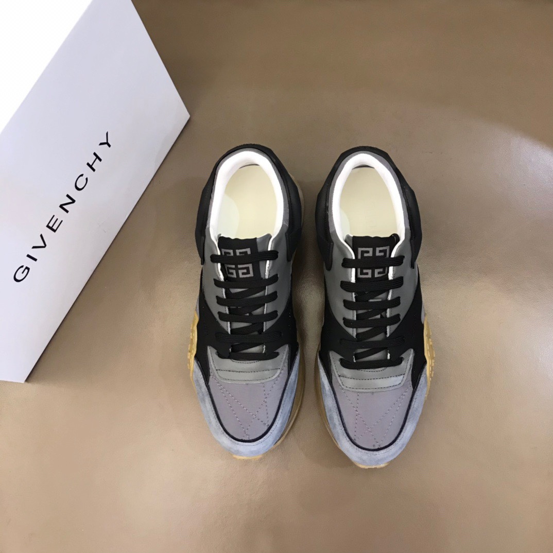 K0 码数38-44 45码定做 2022年  Givenchy 纪梵希 超酷时尚男士气垫休闲运动鞋鞋面层压细节，鞋舌点缀4G LOGO刺绣品牌logo细节，气垫组合大底，橡胶鞋底装饰防滑铆钉模塑细节～采用多材质撞色拼接设计，造型设计时尚大气。高档精品
