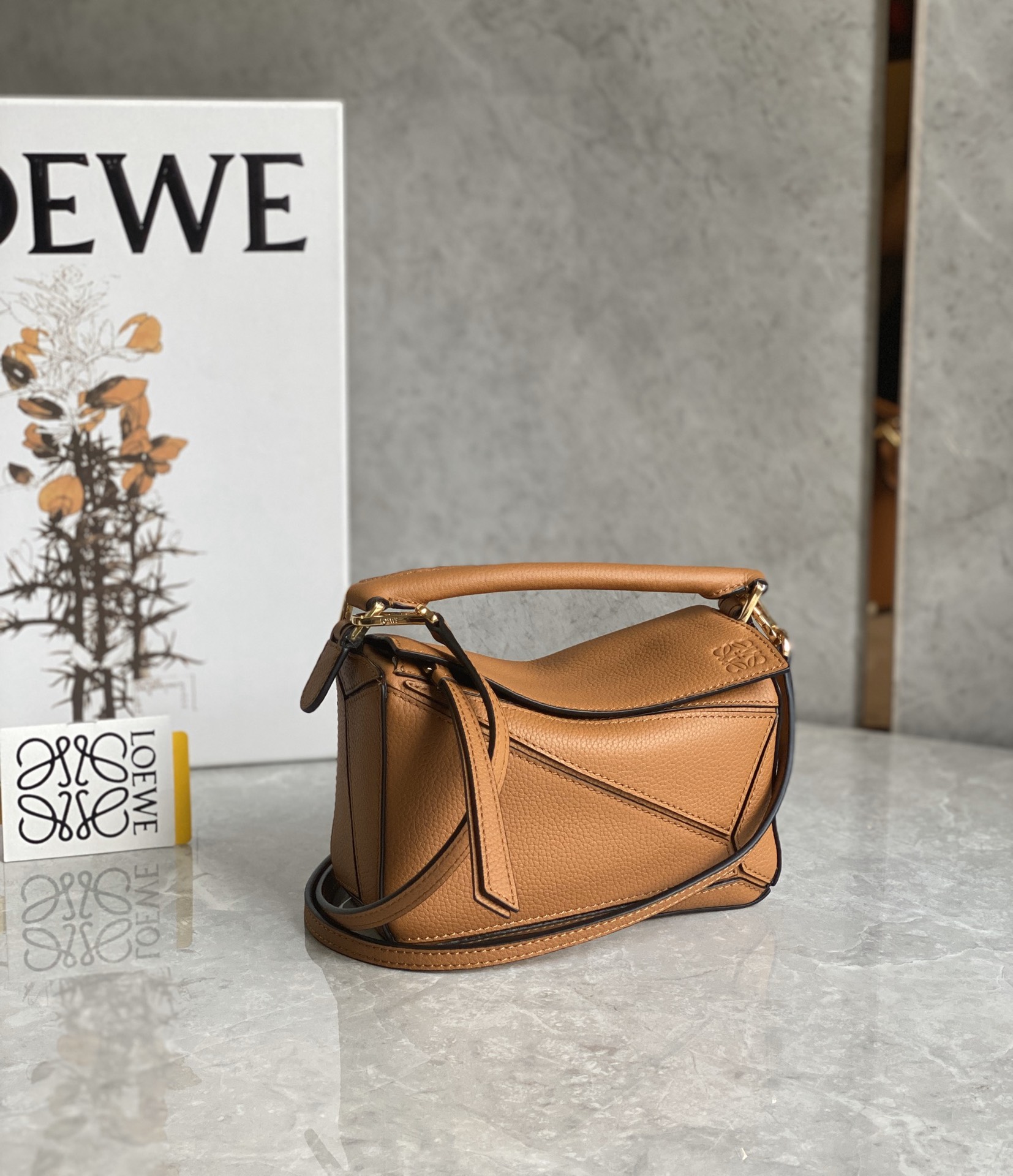 LOEWE罗意威 Mini Puzzle bag几何包 0338焦糖色18CM