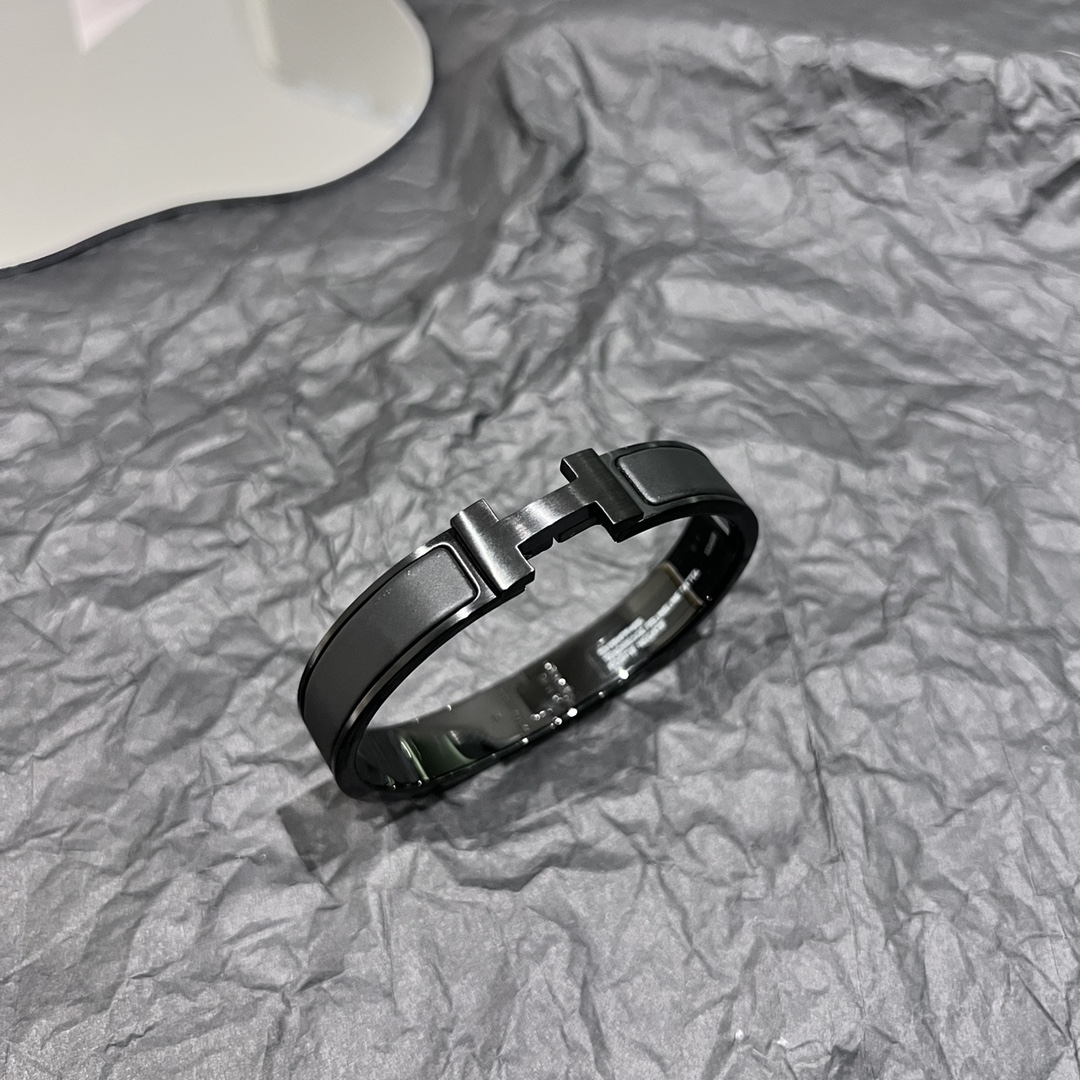 H bracelet