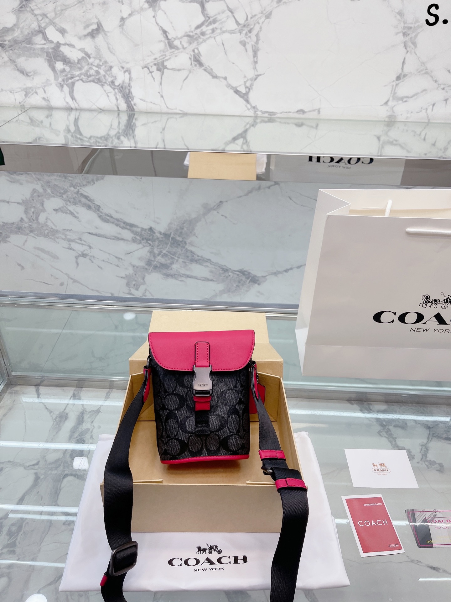 J5 coach track  Coach 蔻驰 男士薯条包 拉链款马车花纹胸包斜挎包单肩包 13 18cm”},”videoUrl”:”