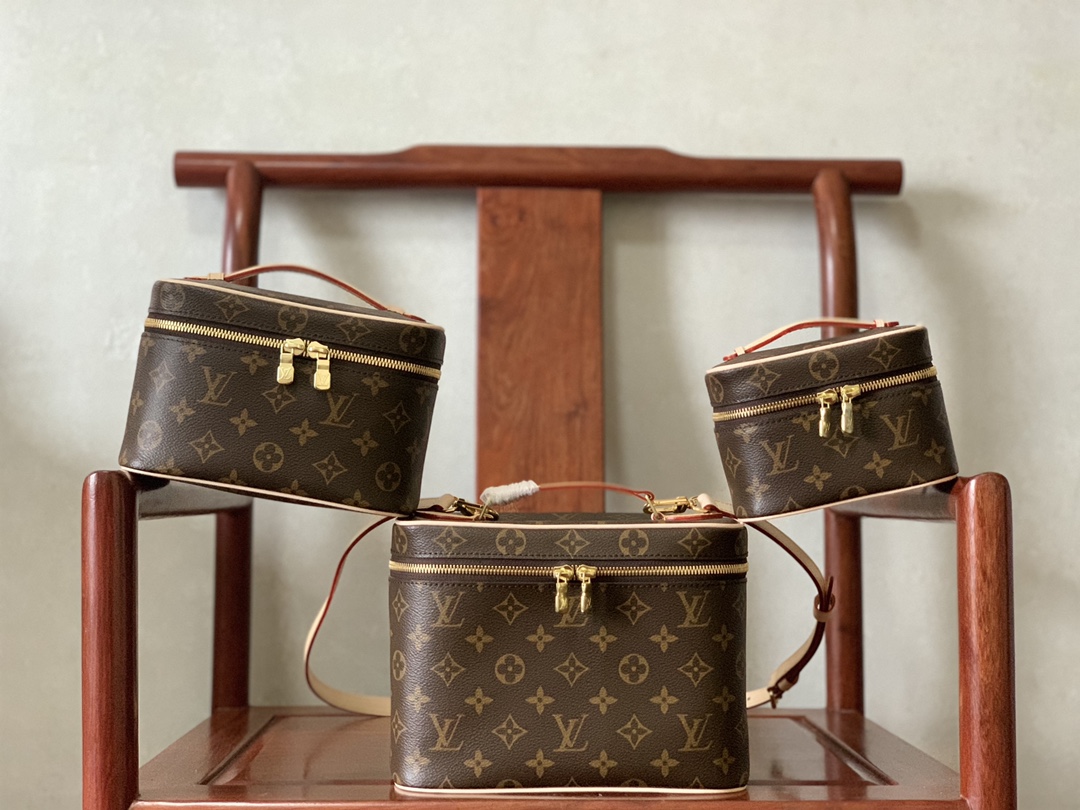 Louis Vuitton LV cosmetic bag, available in three sizes~~