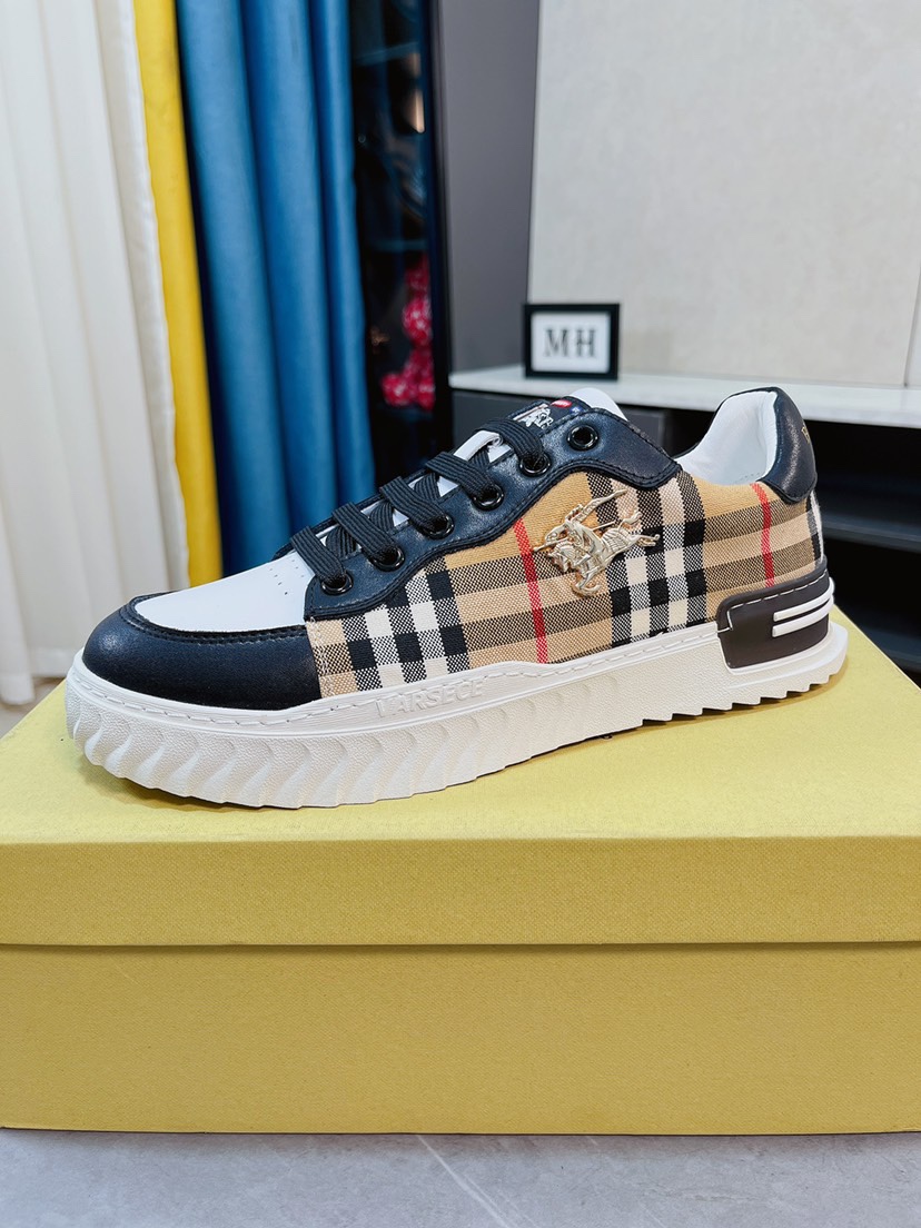 I5 巴宝莉 Burberry 奢侈品牌，最新時尚男鞋鞋面選用进口上等原版品质材料大底原版巴宝莉 Burberry 花纹修饰材料制作与牛皮拼接，凸显品牌形象真皮羊内里，上脚轻巧舒适，个性时尚橡膠耐磨大底，