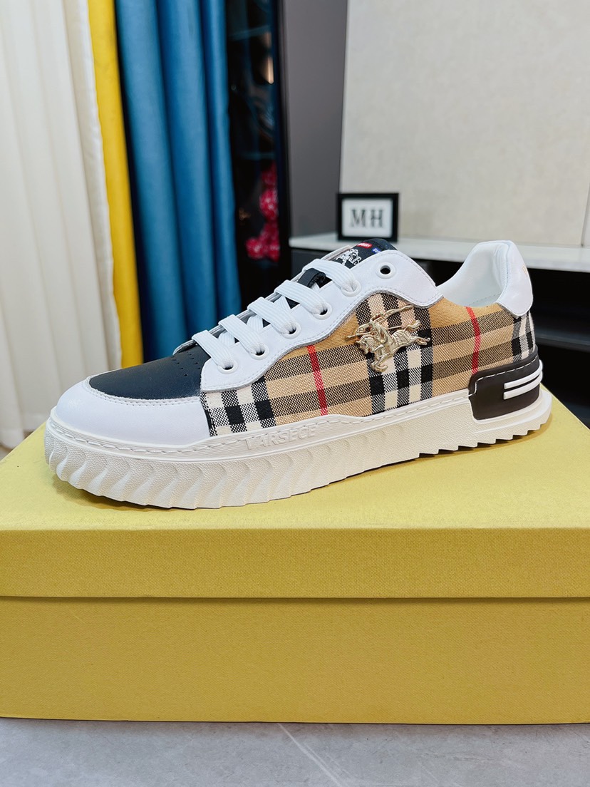 I5 巴宝莉 Burberry 奢侈品牌，最新時尚男鞋鞋面選用进口上等原版品质材料大底原版巴宝莉 Burberry 花纹修饰材料制作与牛皮拼接，凸显品牌形象真皮羊内里，上脚轻巧舒适，个性时尚橡膠耐磨大底，