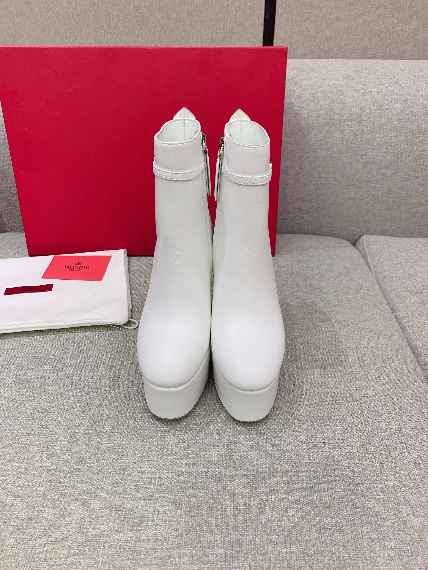 NO:485071,VALENTIN* newest high heel boots, super thick water table, super stable foot, calfskin upper, inner foot pad sheepskin Italian leather sole water table 5cm heel height 12.5cm size 35-49 (custom made of 40), boots, valentino, boots, cowhide, sheepskin, Leather soles19860909VALENTIN*新款高跟短靴 超厚水台 上脚超稳 鞋面小牛皮 内里垫脚羊皮 意大利真皮大底 水台5cm 跟高12.5cm 尺码35-49（40定做）,靴子,valentino,boots,cowhide,sheepskin,Leather soles,Women's Shoes