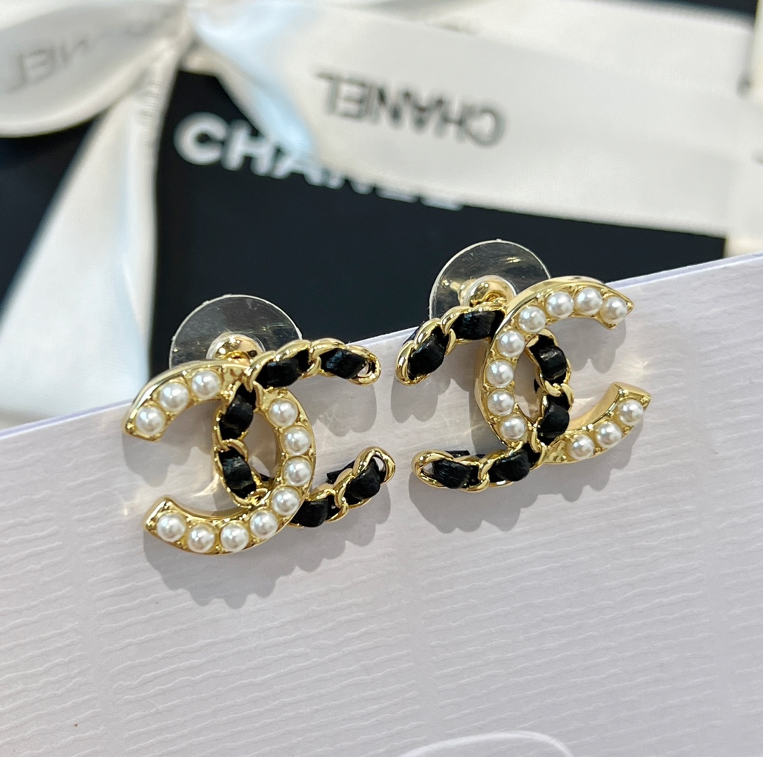 新款☑️CHANEL香奈儿双c珍珠黑皮绳耳钉耳环