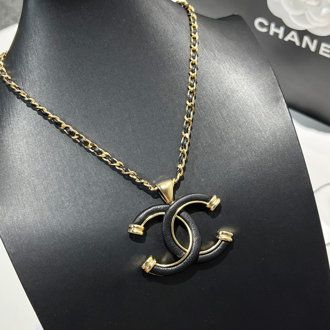 新款☑️CHANEL香奈儿双c黑皮绳项链