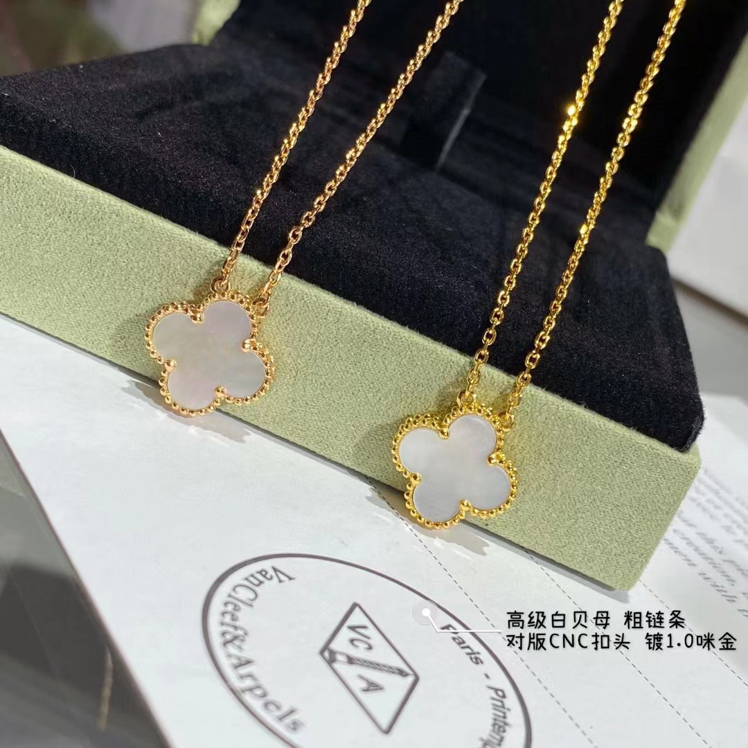 Колье чёрный белый