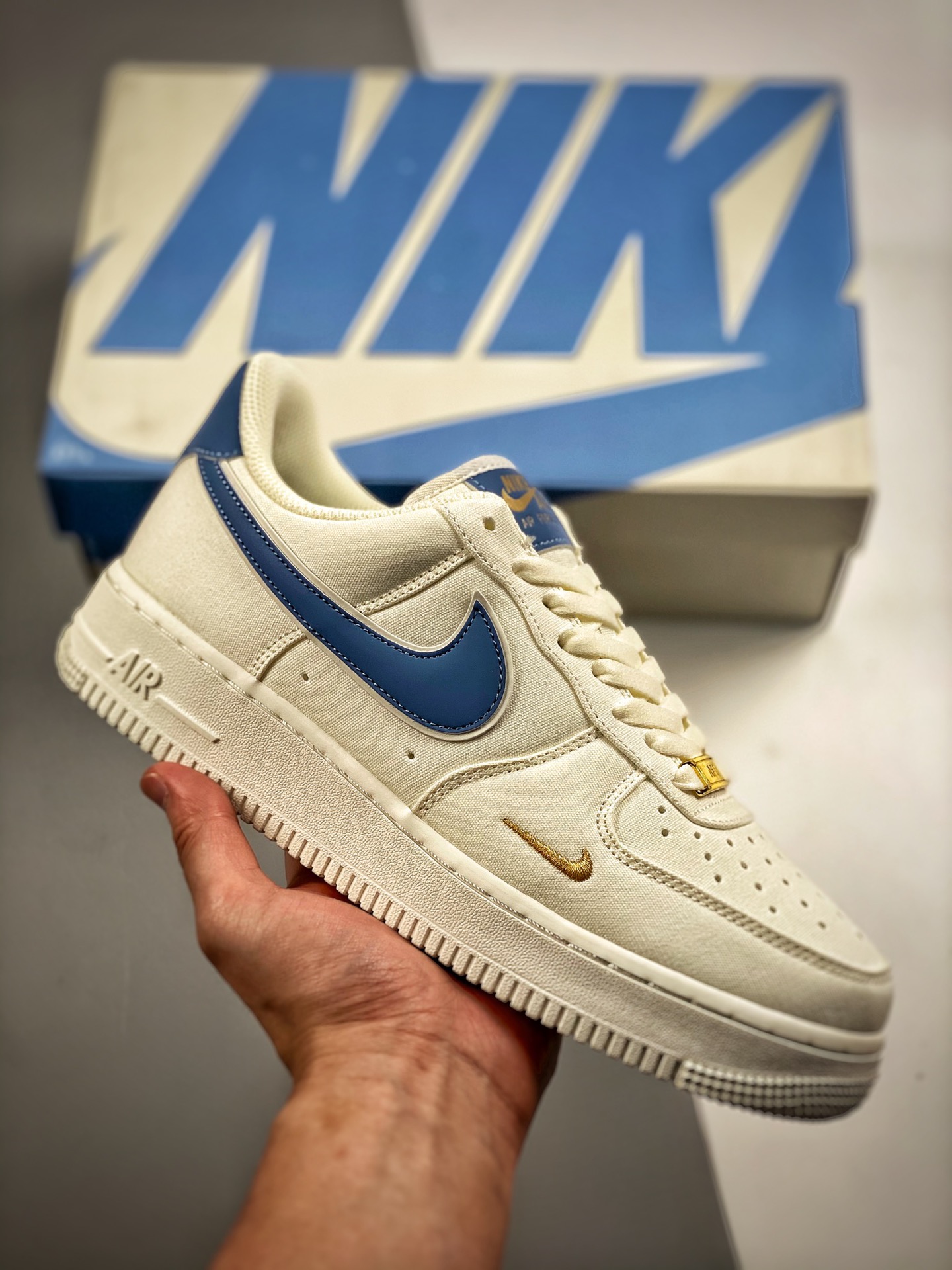 -4 Nike Air Force 1 Low azul claro dorado zapatilla casual de skate baja de aire fuerza uno cuero personalizado impresi…