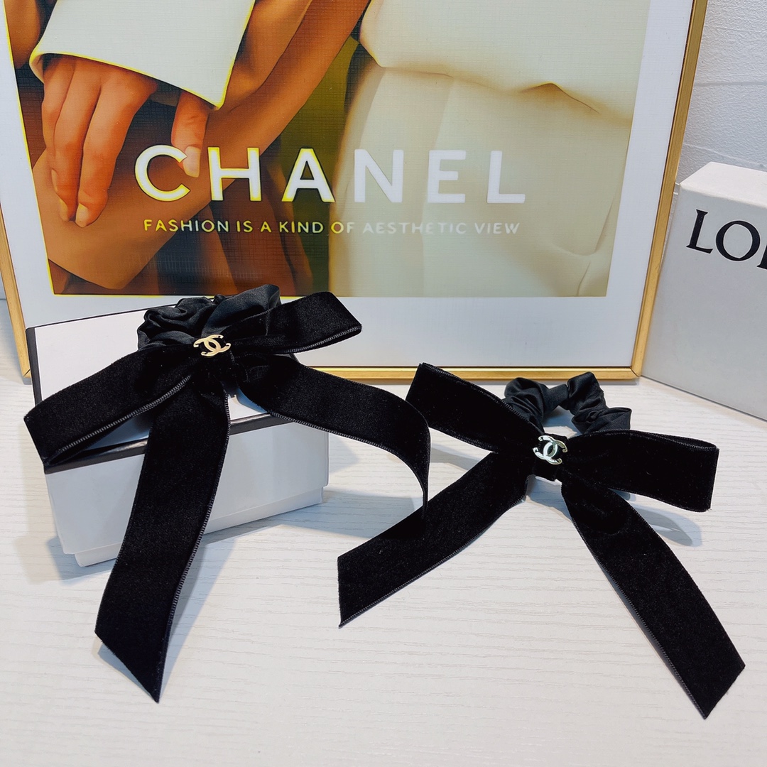 NO:280026,CHANEL Xiaoxiang CHANEL rubber band early autumn new streamer bow logo band fashionable single product fashionable versatile little fairy must-enter (single) hair accessories, hairpins, chanel, hairpins19860909CHANEL小香 CHANEL皮筋 早秋新款飘带蝴蝶结logo皮筋 时尚单品时髦百搭小仙女必入（单个）发饰,发夹,chanel,hairpins,accessory