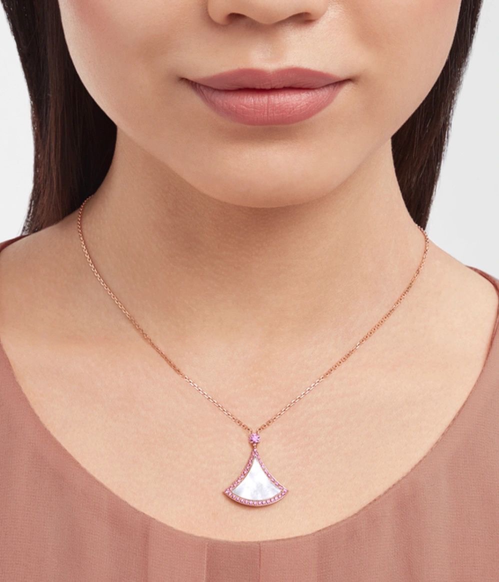 NO:635964,Small skirt and large size necklace, can be customized with real gold and real diamonds, only the right version of Z real gold products, k, various gold products on the market, large quantities, please consult customer service, skirts, necklace, Cartier high-end jewelry19860909小裙子大号项链,可订做真金真钻,只做对版Z真金货,k市面各种金货量大咨询客服,,skirts,necklace,卡迪亚高端饰品,Jewelry