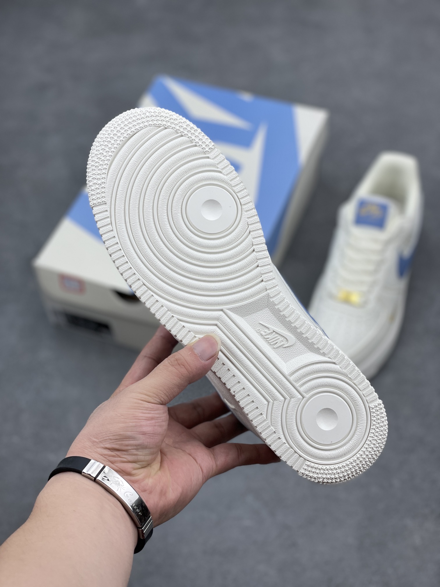 Nike Air Force 1 '07 Low-Top Sneakers - Blue and Gold Accents 7 i1660682947 7890 5