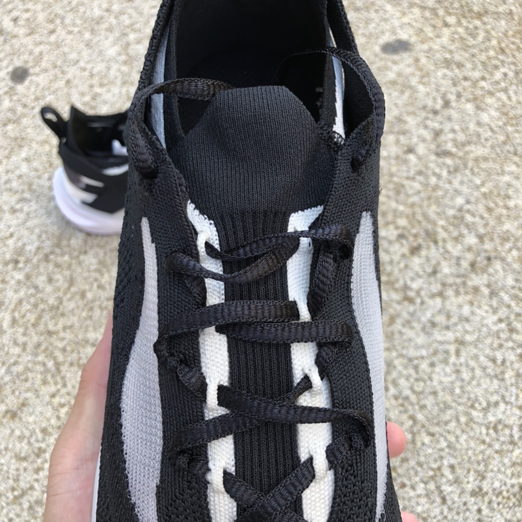 340 NIKE SPARK FLYKNIT DD1901-008