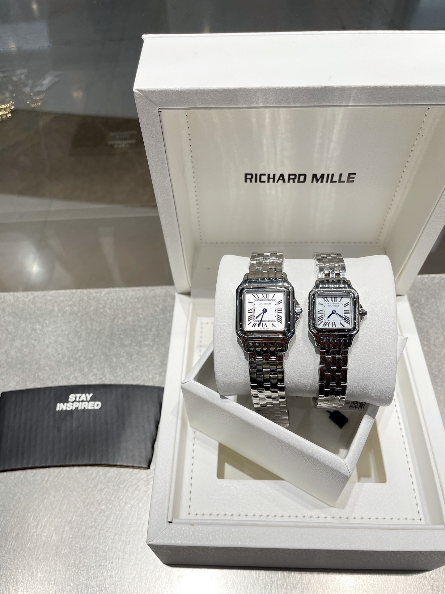 カルティエ 猎豹手表 新型 無刻度面 魅惑的デザイン