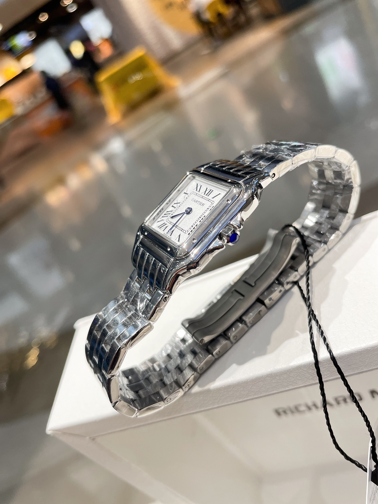 カルティエ 猎豹手表 新型 無刻度面 魅惑的デザイン