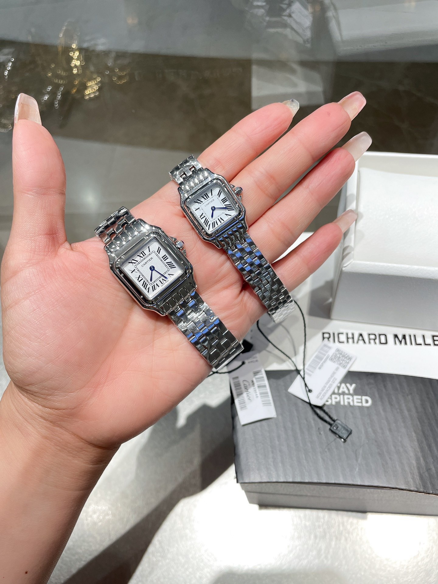 カルティエ 猎豹手表 新型 無刻度面 魅惑的デザイン