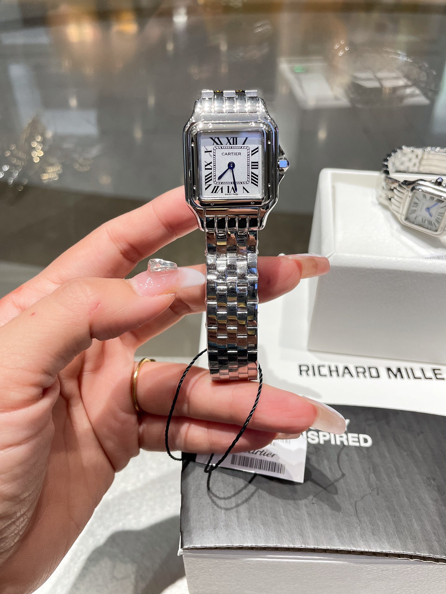 カルティエ 猎豹手表 新型 無刻度面 魅惑的デザイン
